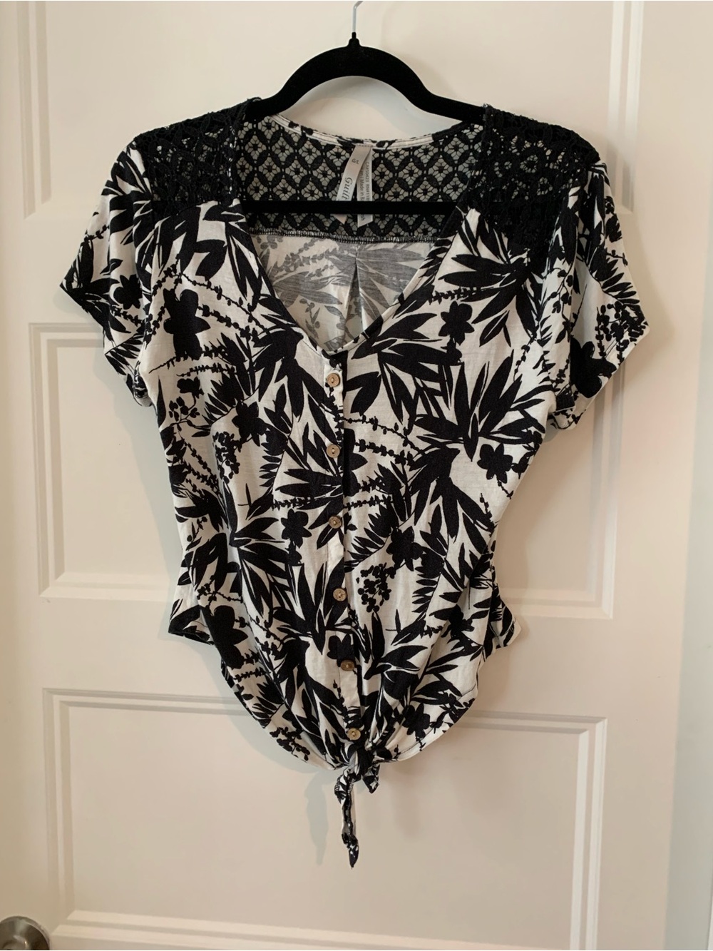 Guilty , women's Black & White Floral Button-Front Women's Top with Crochet Yoke